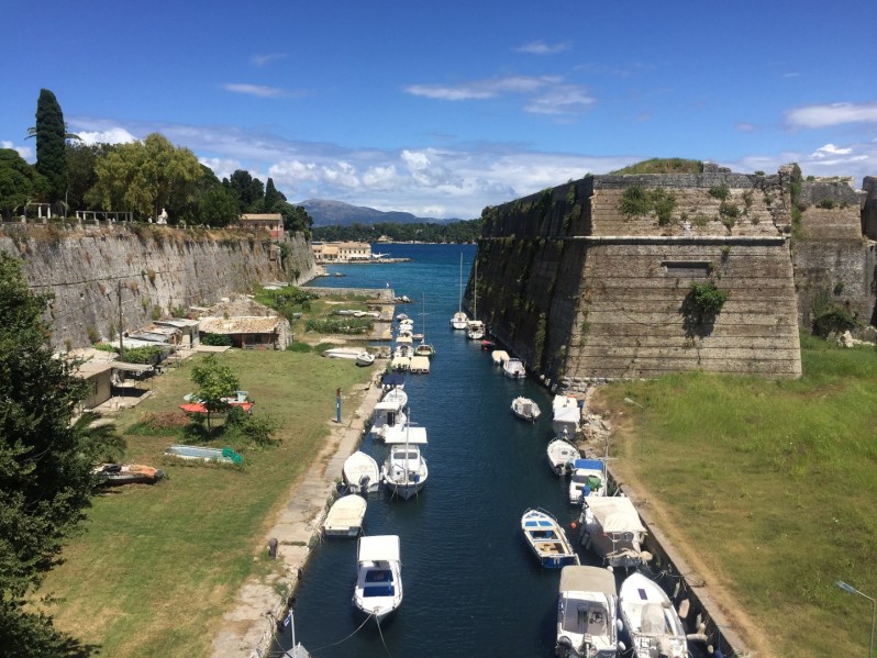 Corfu: Smaragdový ostrov, ktorý musíte zažiť!