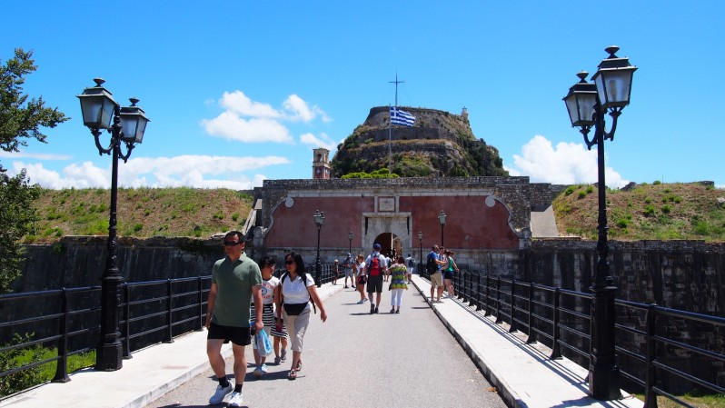 Corfu: Smaragdový ostrov, ktorý musíte zažiť!